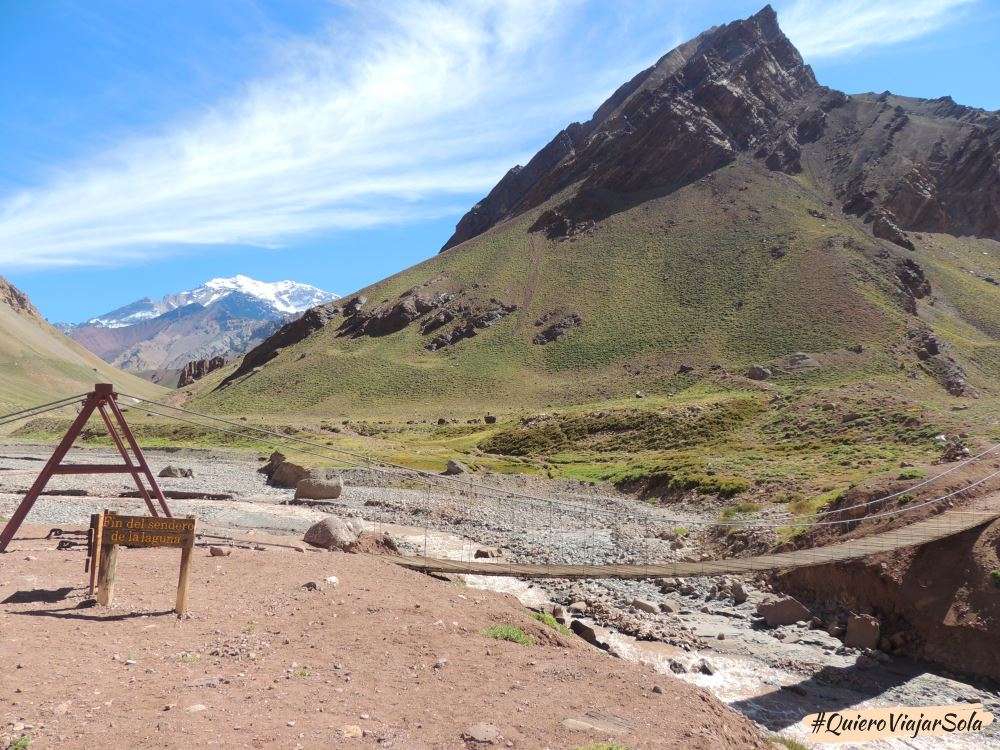 Puente en el sendero del Aconcagua