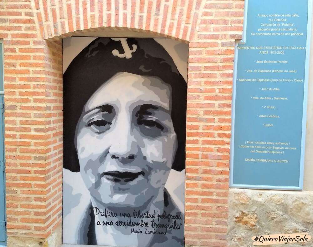 Mural de María Zambrano en una calle de Segovia