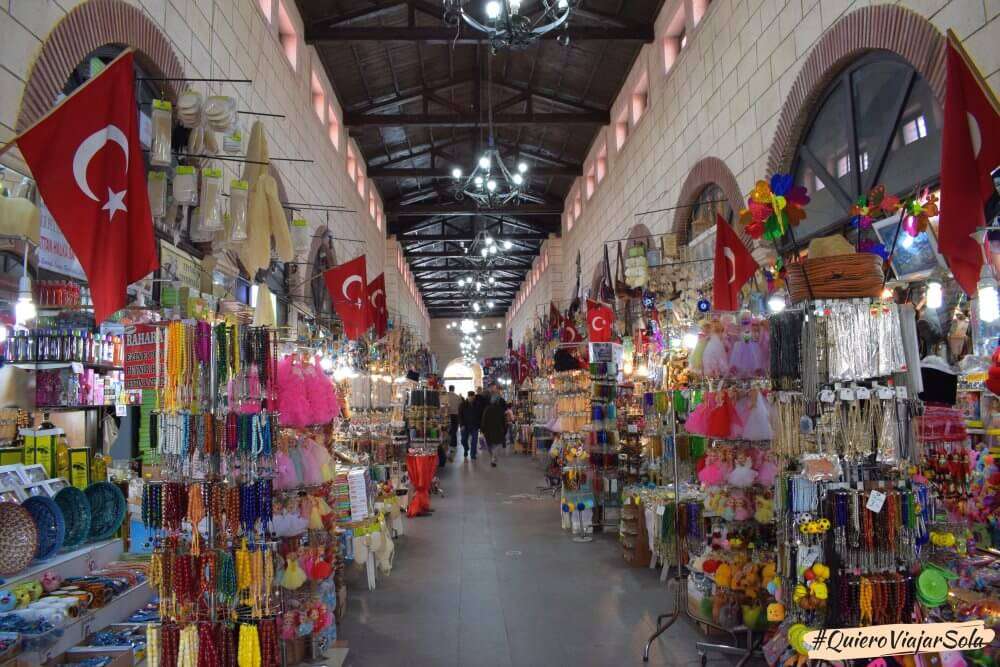 Una calle del Bazar de los Espejos