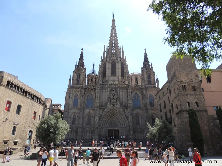 Fachada gótica de la catedral de Barcelona