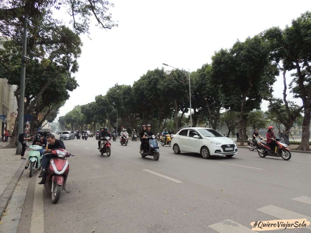 Tráfico en una calle de Hanoi