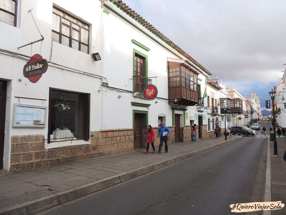 Una calle típica de Sucre