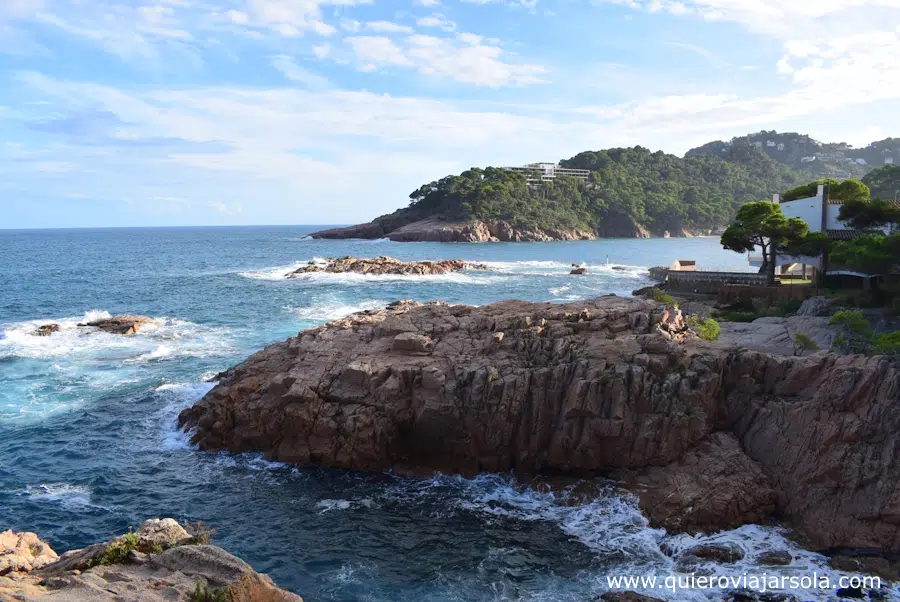 Paisaje de acantilados en Aiguablava