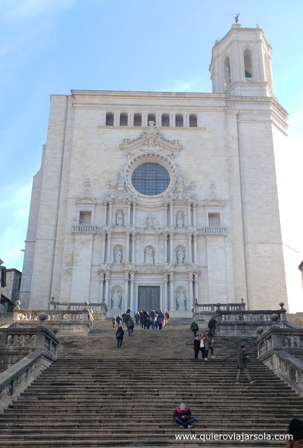 Escaleras y fachada de la Catedral de Girona