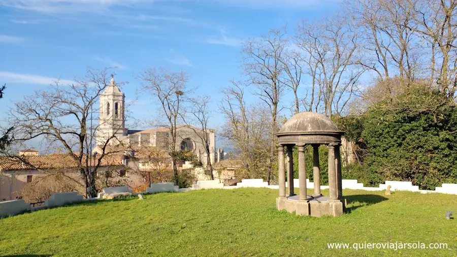 Vista del Jardín de los Alemanes con la Catedral detrás