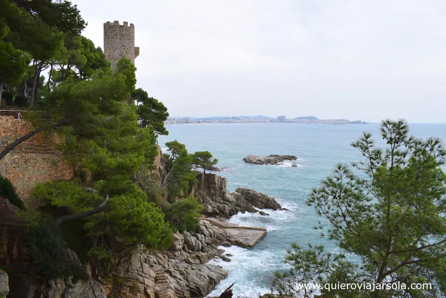 La Torre Valentina, en un tramo del Camino de Ronda en Sant Antoni de Calonge