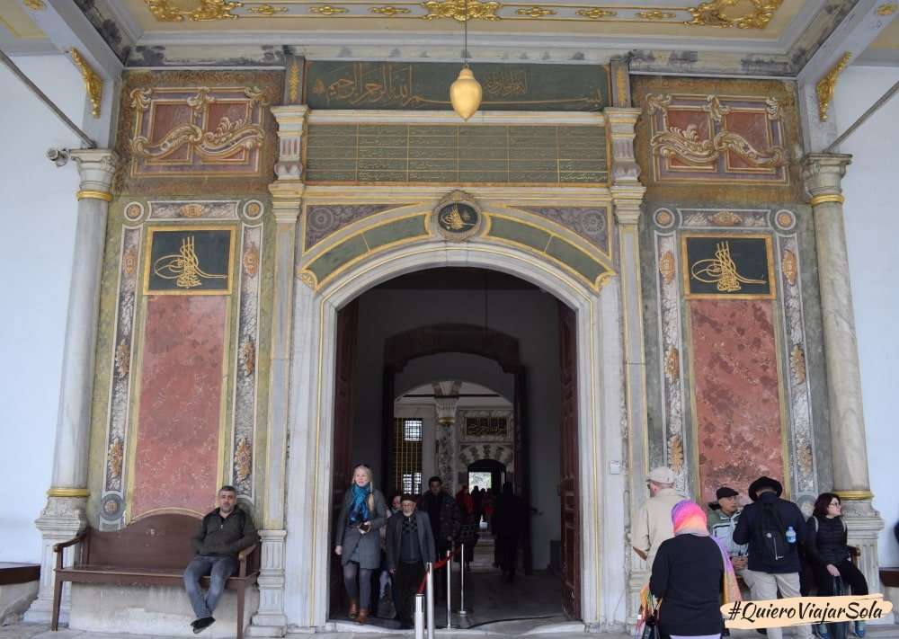 Entrada al palacio