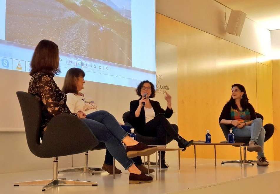 Yo durante la mesa redonda Mujeres que viajan Burgos