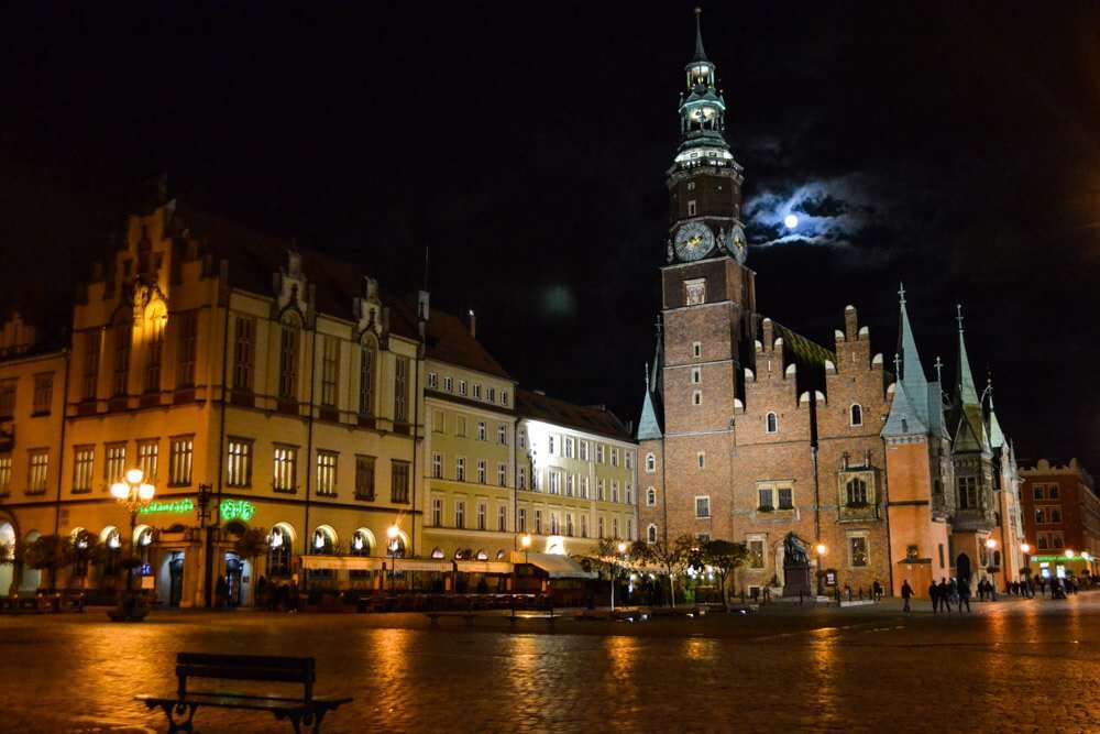 Polonia para un primer viaje sola, Cracovia de noche