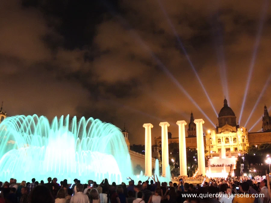 Luces durante el espectáculo de la Fuente Mágica