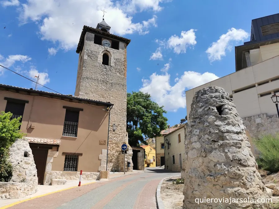 Torre del Reloj y luceras en el barrio de bodegas