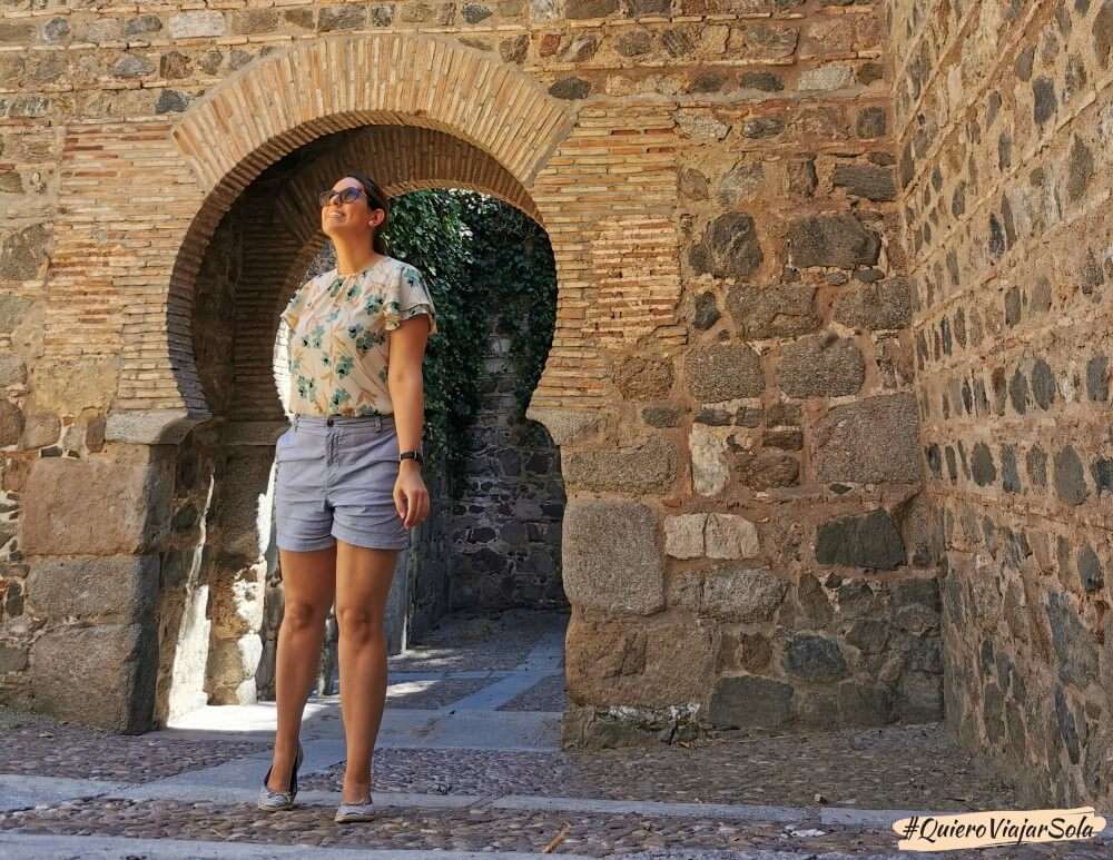 Yo en la muralla de Toledo