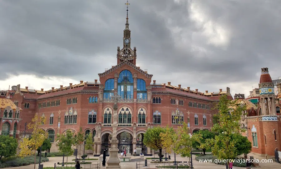 Fachada interior del edificio principal del recinto modernista de Sant Pau