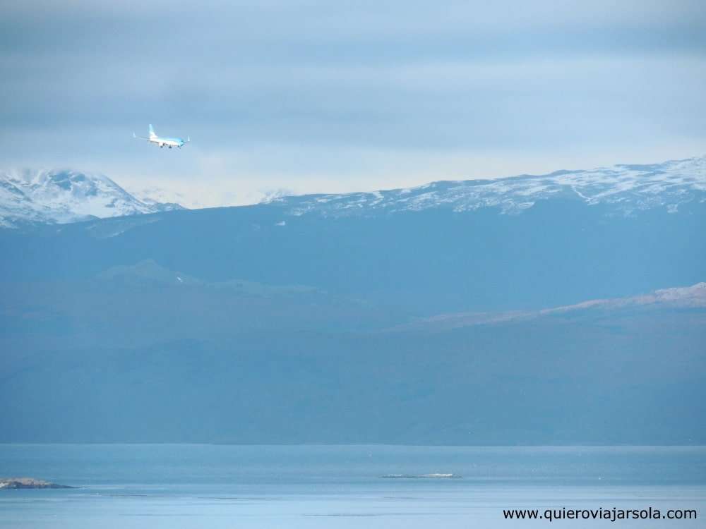 Avión aterrizando en Ushuaia