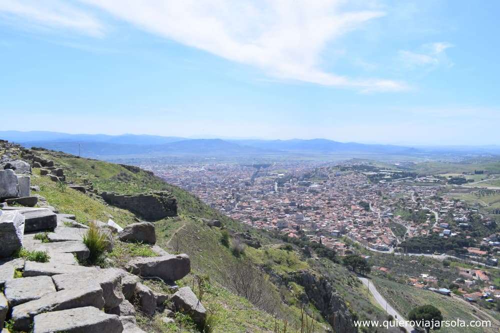 Vista de Bergama desde las ruinas de Pérgamo