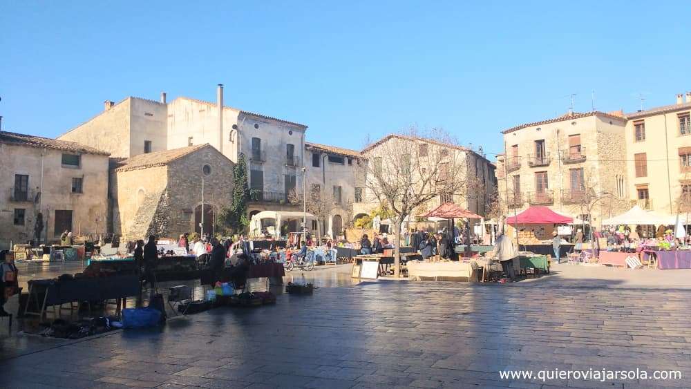 Mercadillo en la plaza de Sant Pere