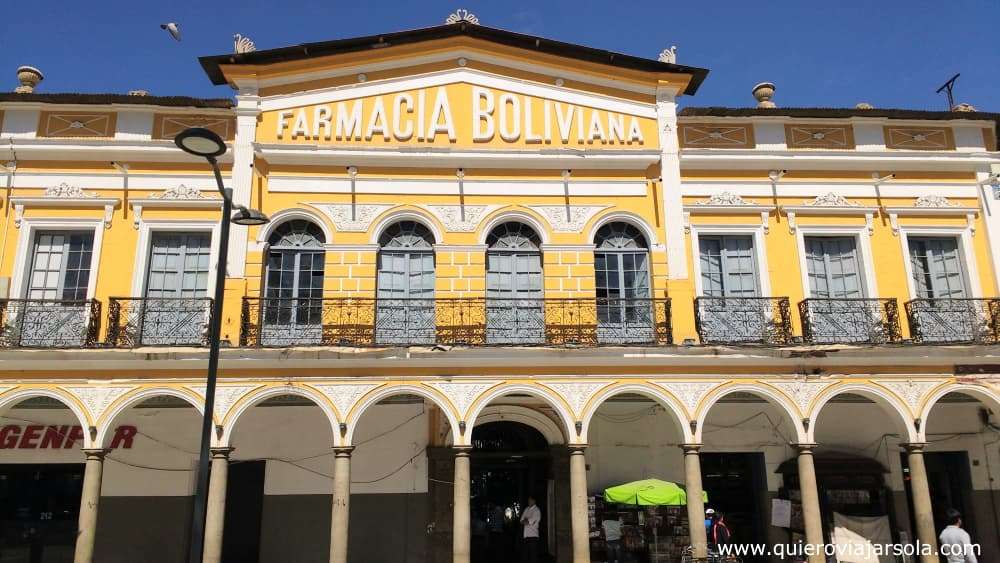 Edificio antiguo de Farmacia Boliviana en Cochabamba