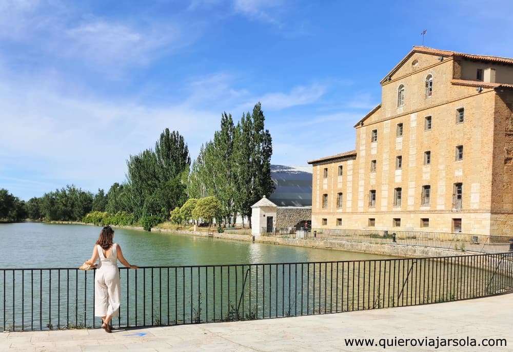 Yo en la Dársena del Canal de Castilla en Medina de Rioseco