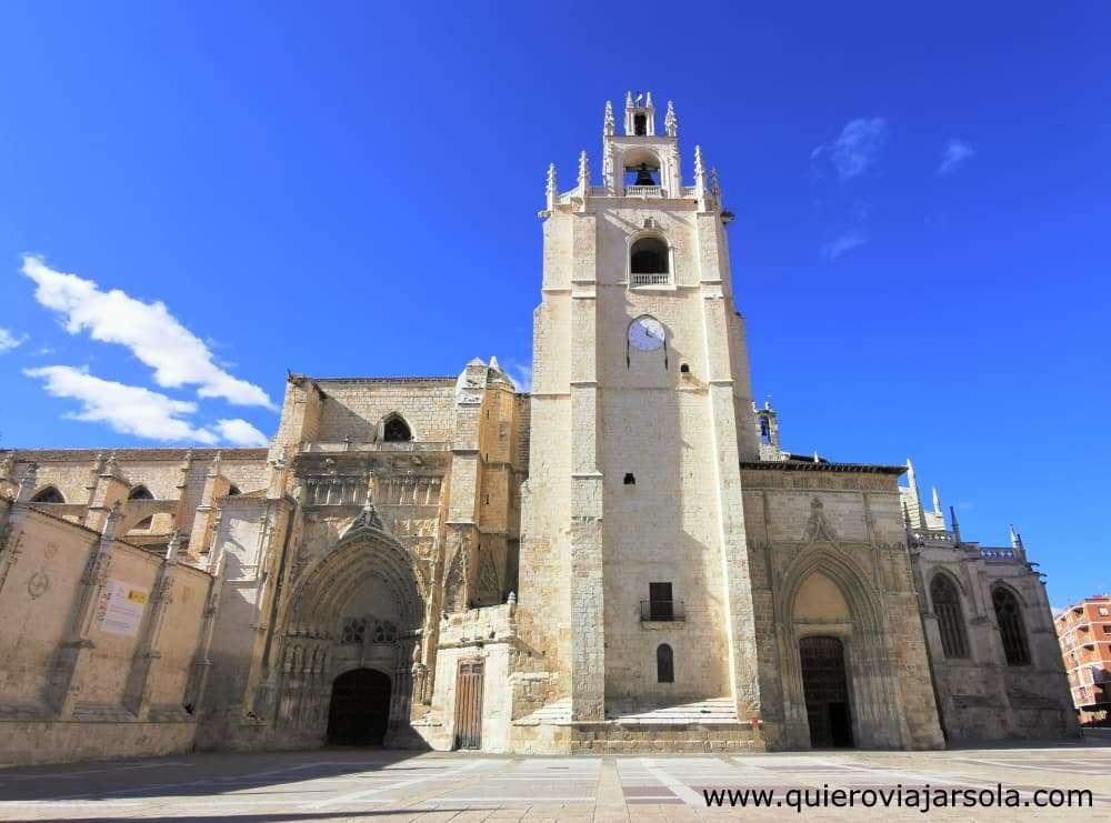 Fachada de la Catedral de San Antolín