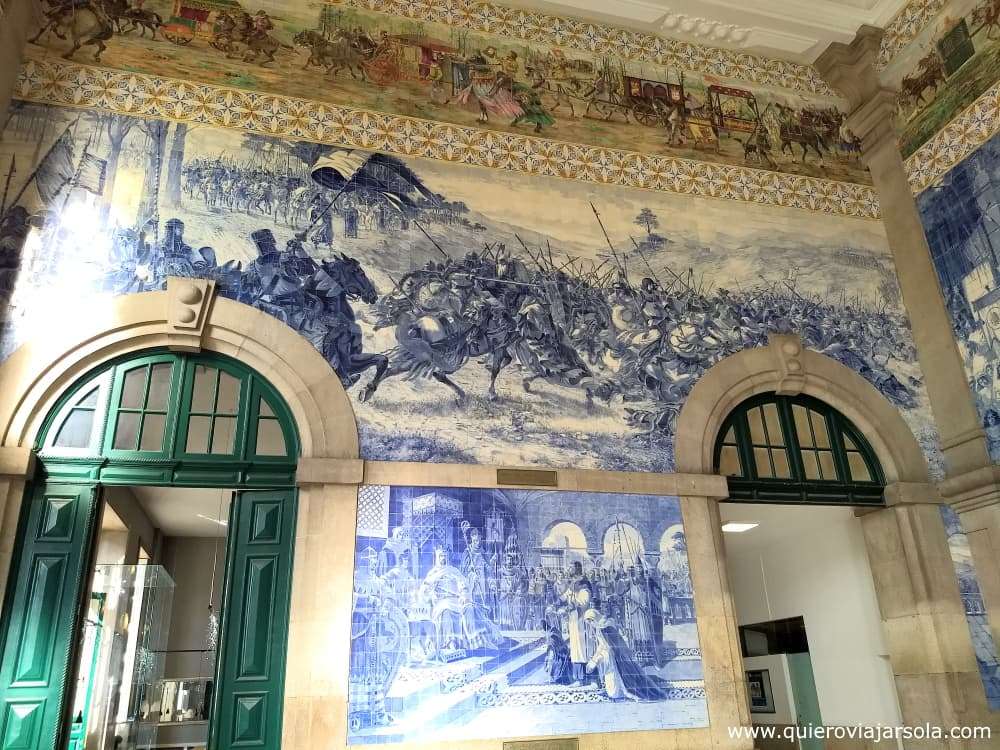 Azulejos en el vestíbulo de la estación de Sao Bento