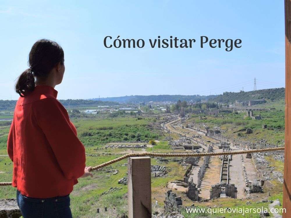 Yo visitando las ruinas de Perge