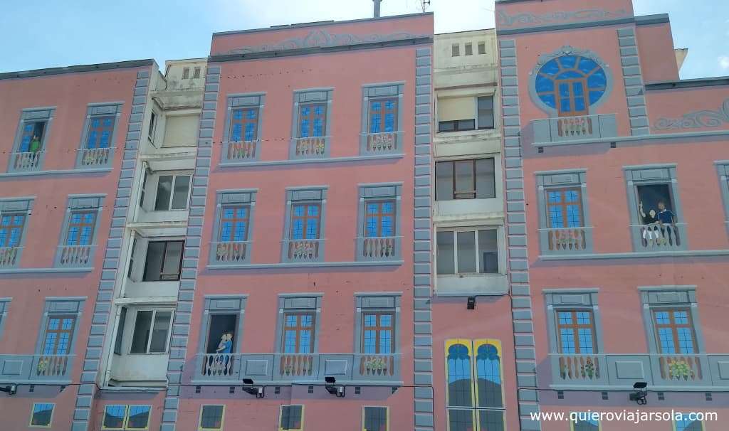 Mural en un edificio de Calella