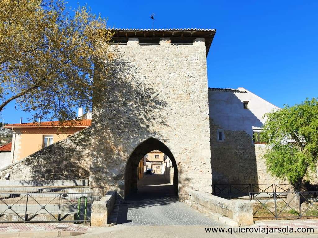 Puerta de la muralla en Dueñas