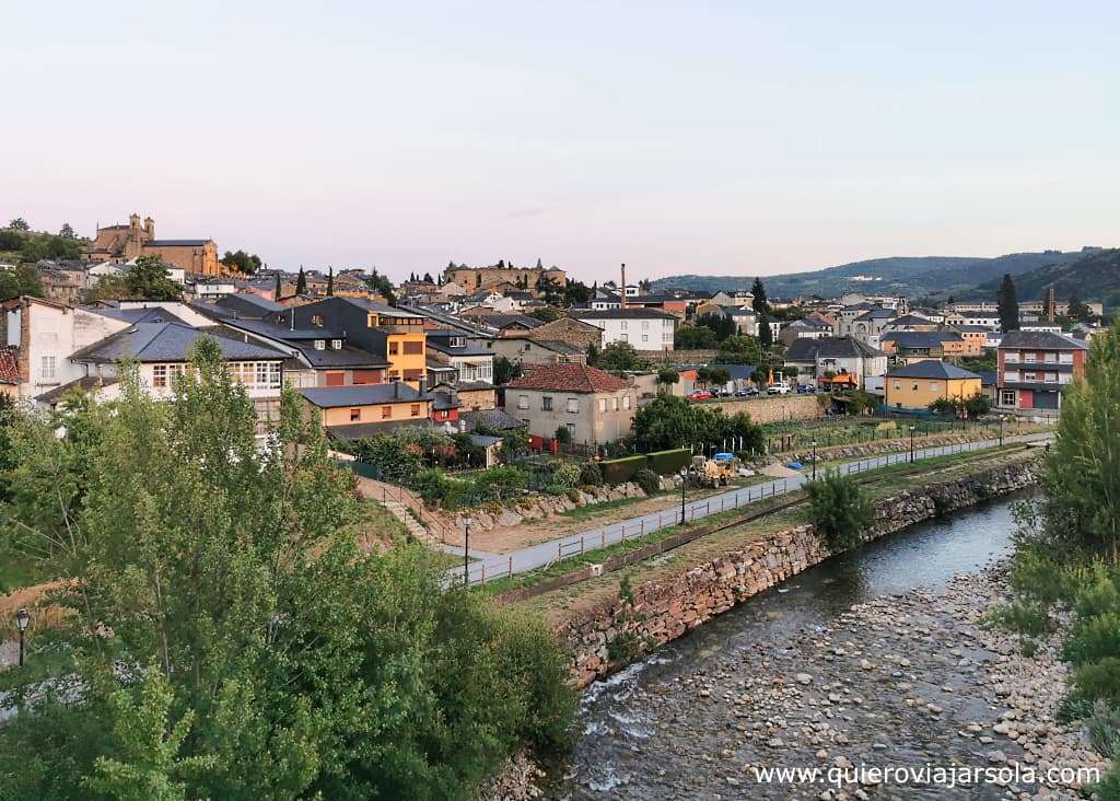 Vista de Villafranca del Bierzo desde el puente del río