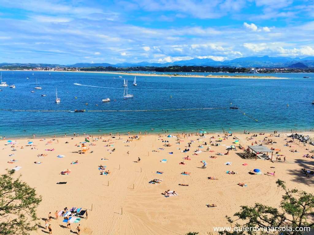 Playa de la bahía de Santander