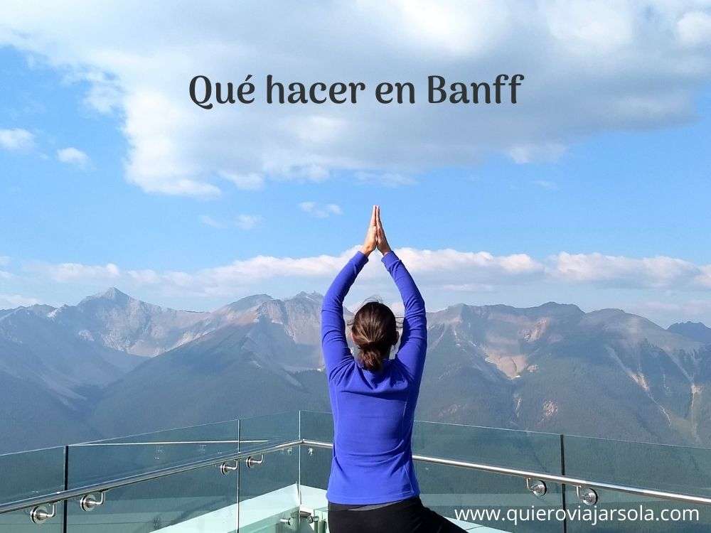 Yo haciendo yoga en Banff