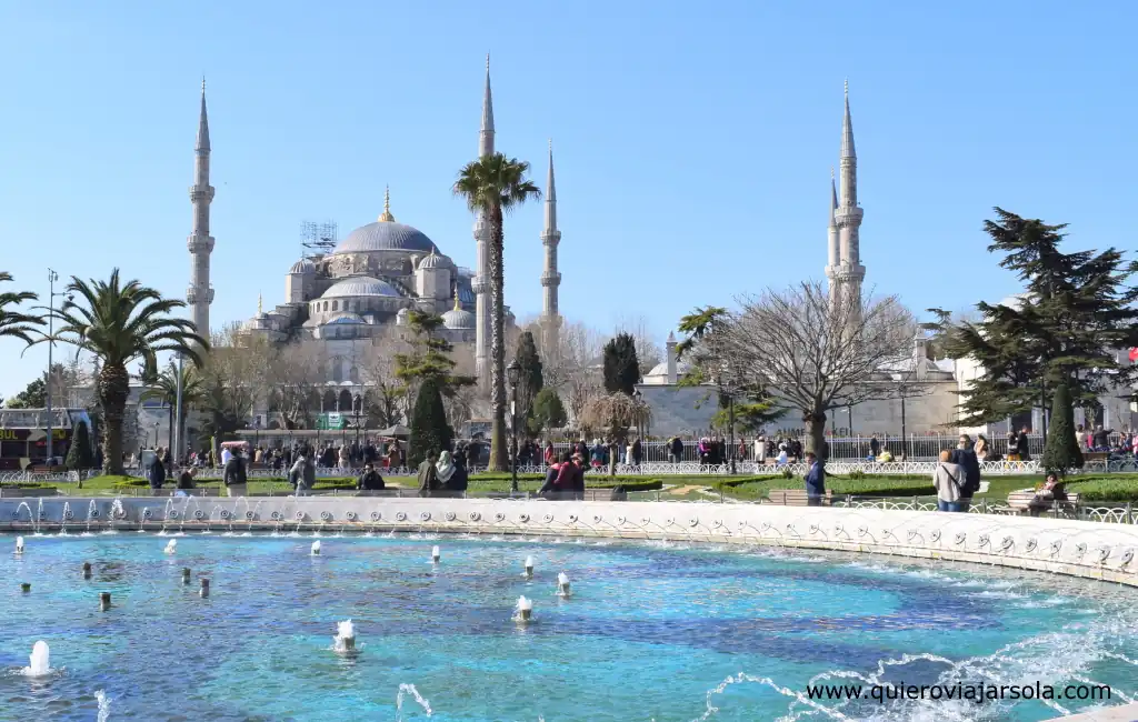 Mezquita Azul en la plaza de Sultanahmet