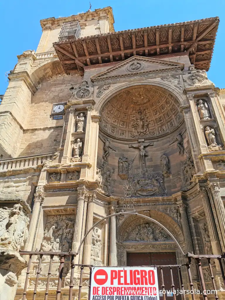 Portada renacentista de la iglesia de Santa María