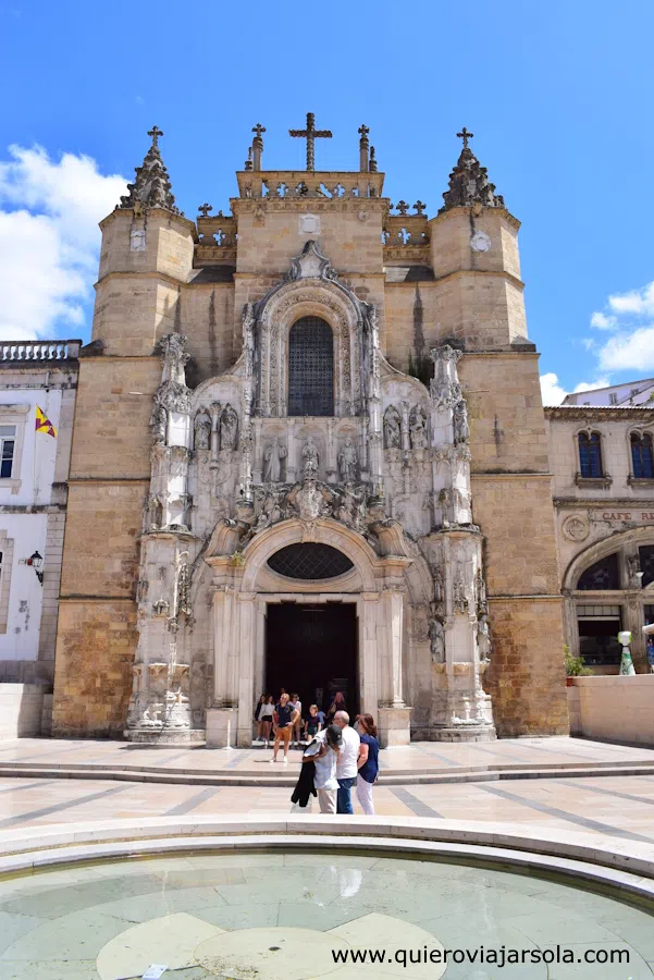 Fachada de la iglesia del monasterio de Santa Cruz
