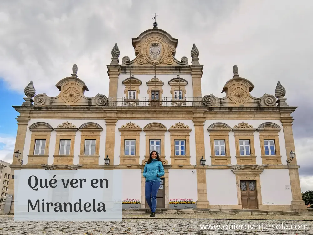 Yo frente al Palacio de los Távora