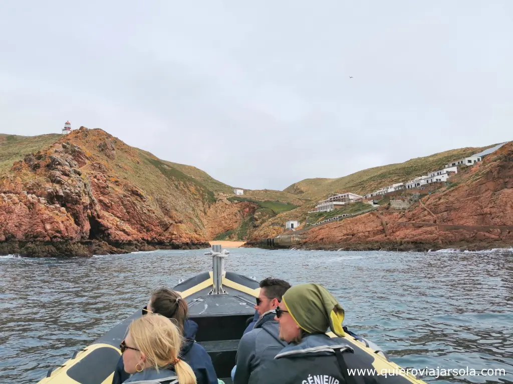 La lancha rápida en la que hice el tour llegando a Berlenga Grande