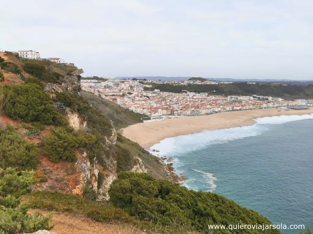 Vista de Nazaré desde los acantilados