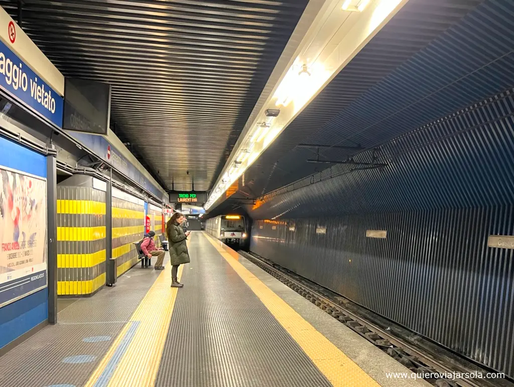 Esperando al metro en Roma