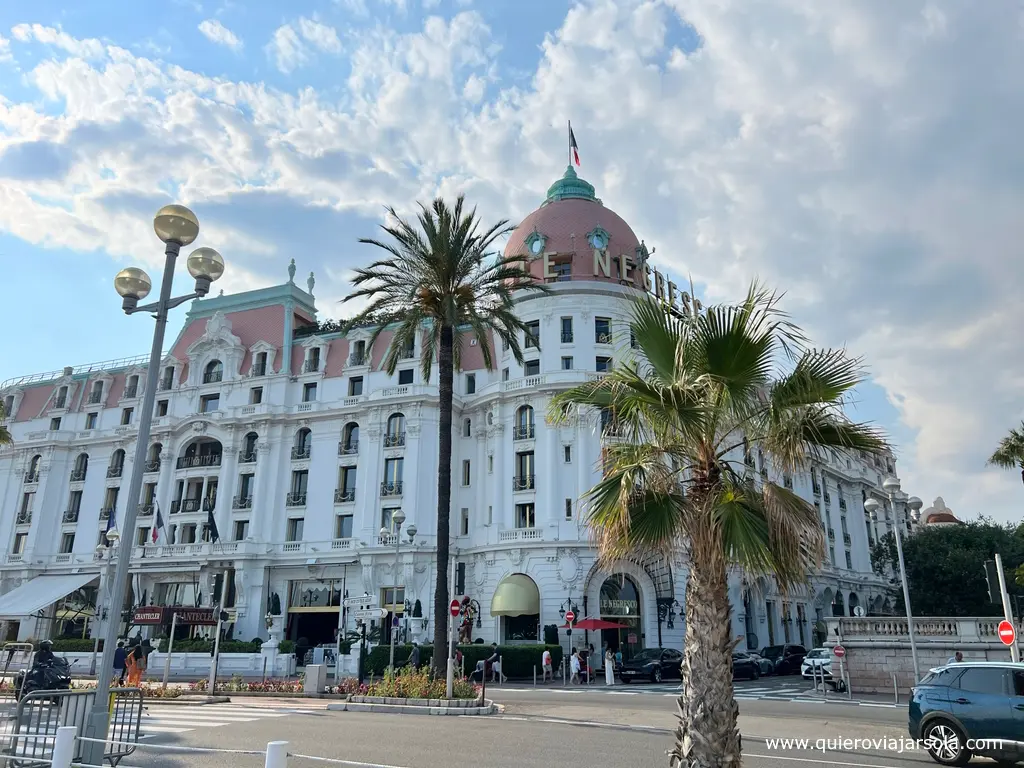 Fachada del Hotel Negresco en el paseo marítimo de Niza