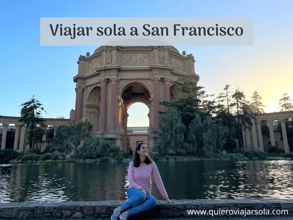 Yo junto al Palacio de Bellas Artes de SF