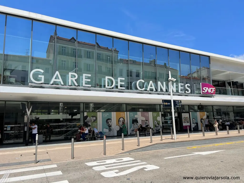 Fachada de la estación de tren SNCF de Cannes