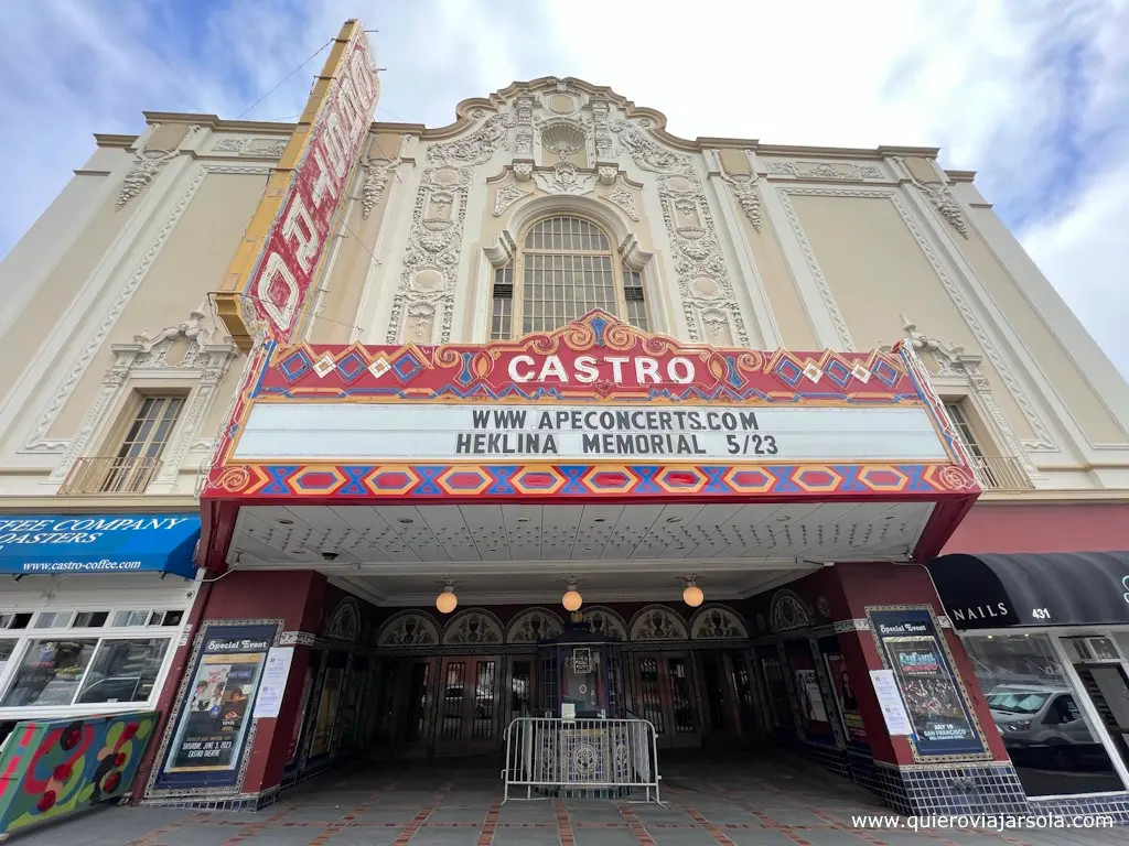 Fachada del histórico teatro de Castro