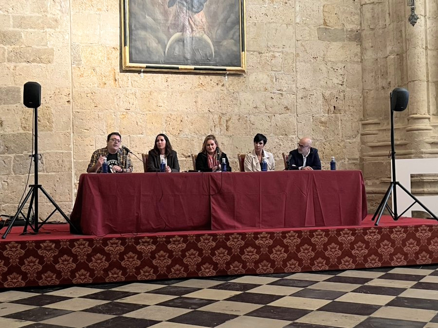 Yo en la mesa redonda sobre Comunicar el Patrimonio en Palencia