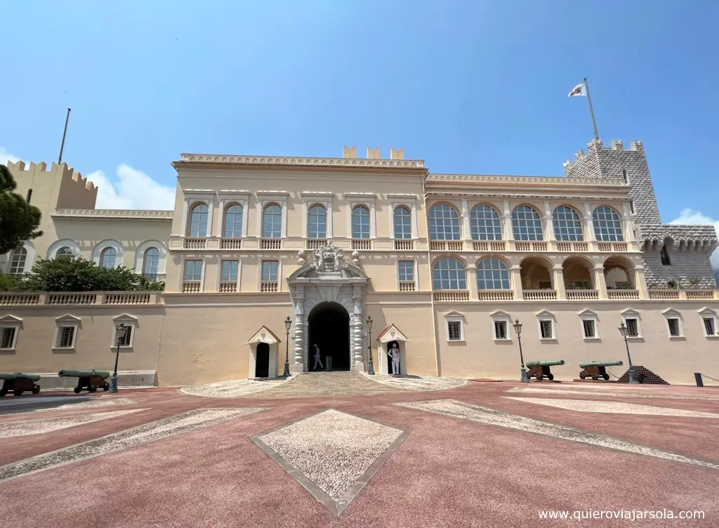 Fachada del Palacio del Príncipe en Mónaco