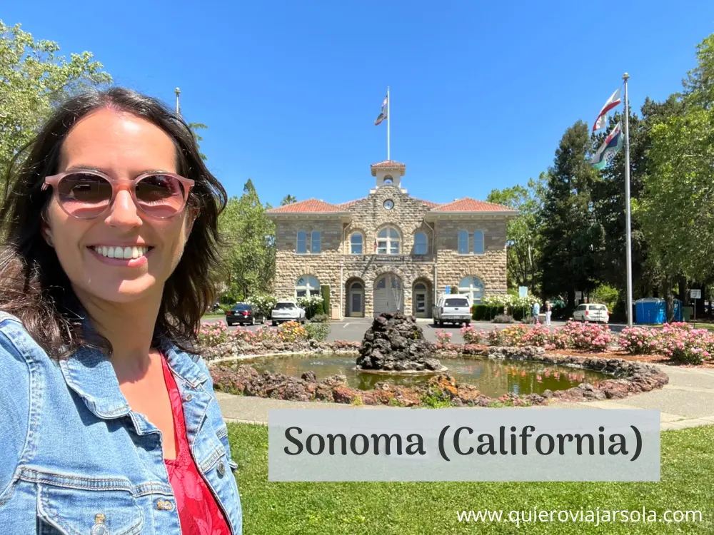 Yo junto al ayuntamiento de Sonoma