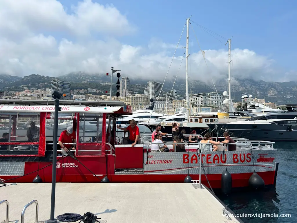 Esperando al BateauBus en Mónaco