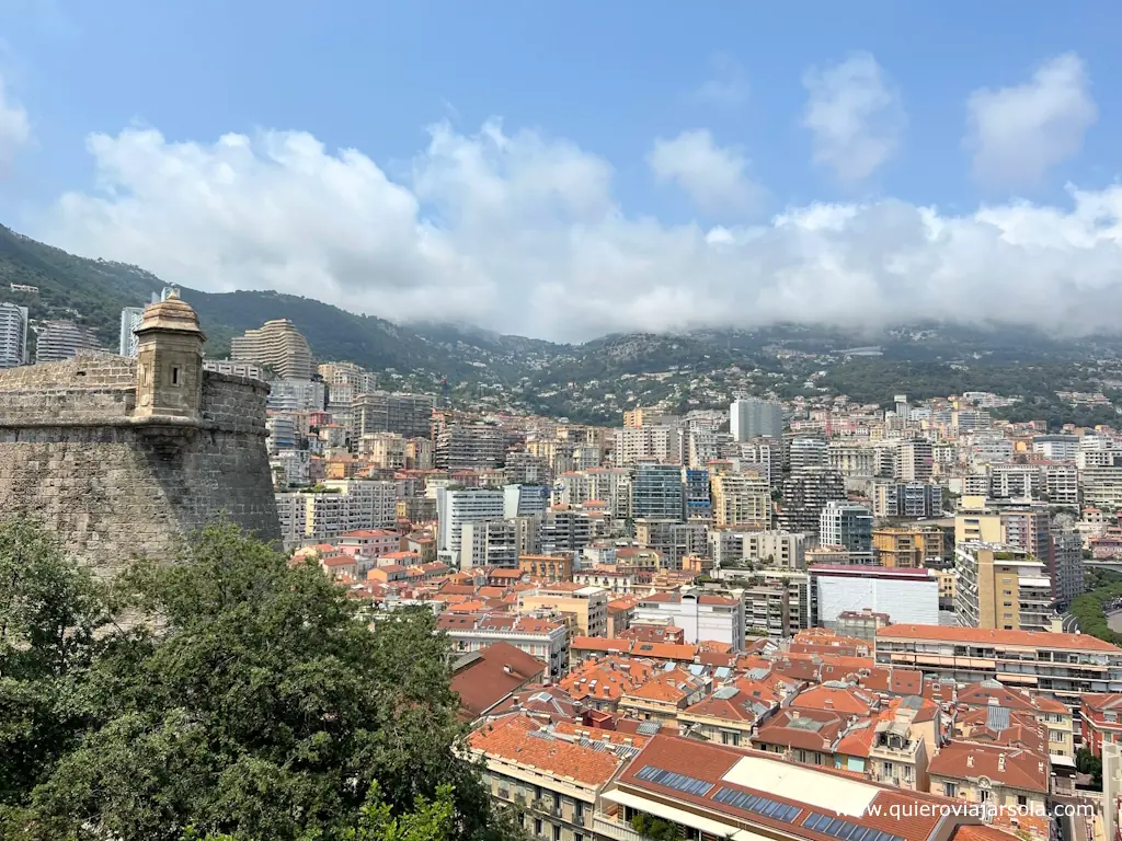 Vista a Mónaco desde lo alto de Le Rocher