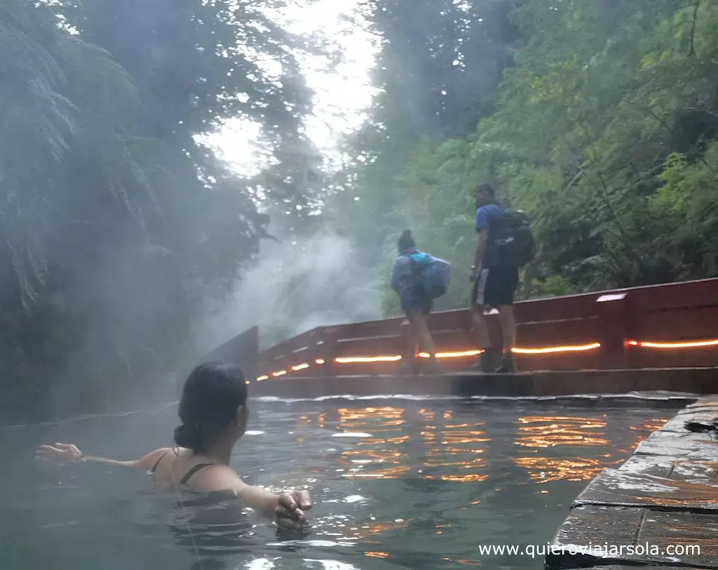 Yo en una de las piscinas de las Termas Geométricas de Coñaripe