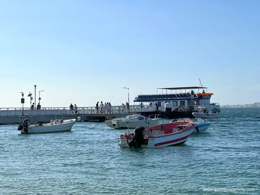 El ferry para ir de Faro a la Ilha do Farol