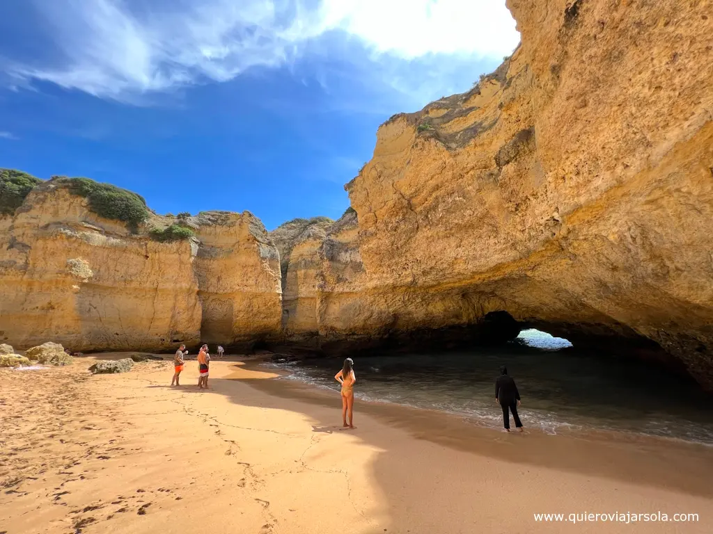 Praia do Ninho de Andorinha en Albufeira