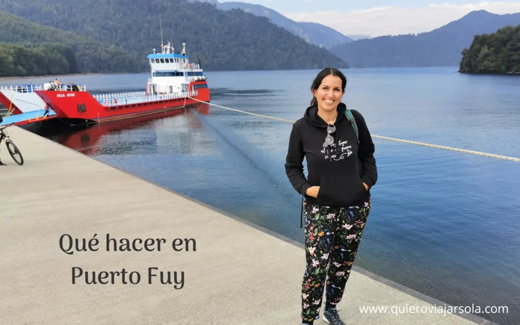 Yo junto al lago Pirehueico en Puerto Fuy